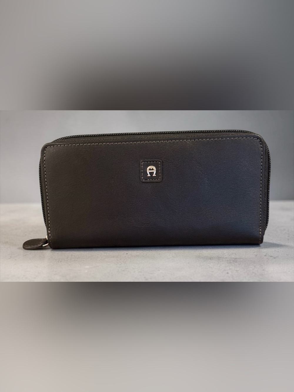 Etienne Aigner Scottsdale Collection Black Leather Zip Around Wallet NWT